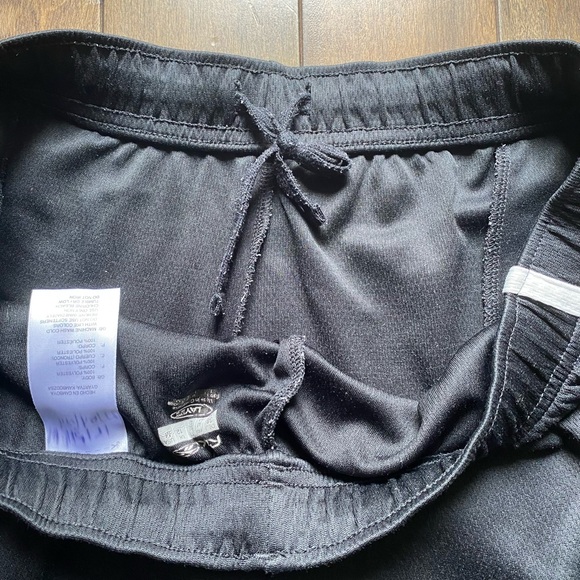 Reebok athletic shorts. Size medium. Black. - Picture 5 of 6